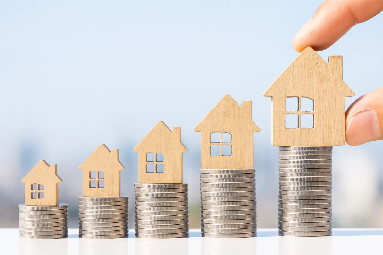 Housing Type vs Median Area & Median Assessment in Calgary